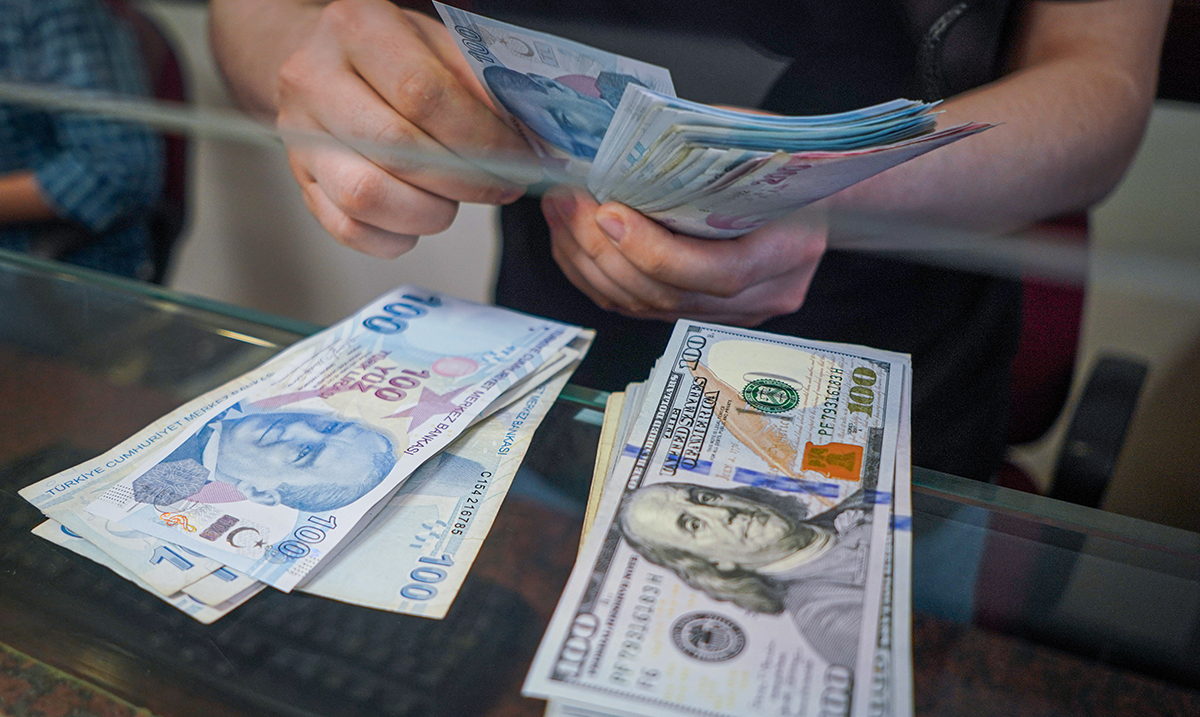 As liquidity problems worsen, Turkey turns to capital controls and informal FX flows