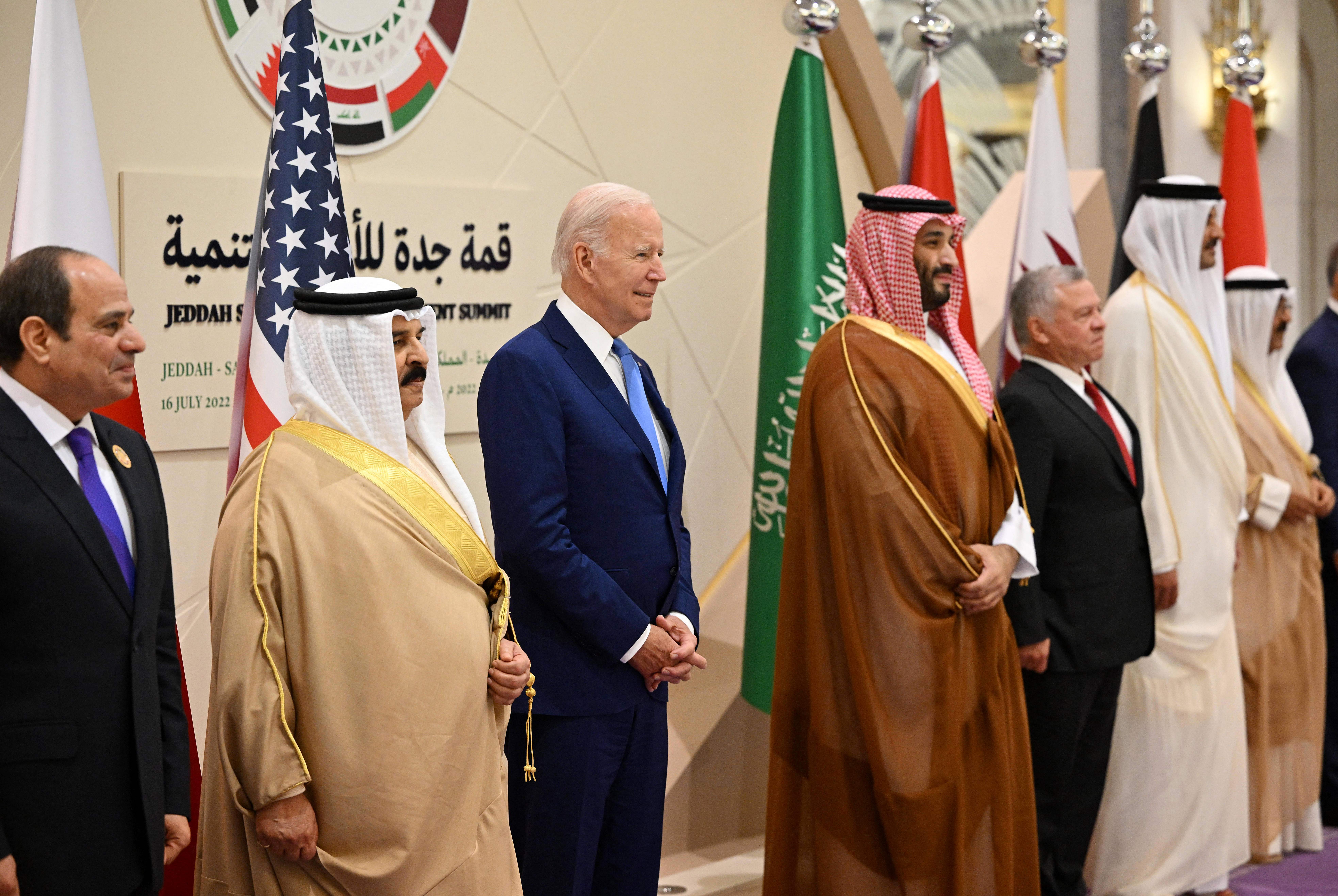 Саудовская аравия лидеры страны. Байден в Саудовской Аравии. Байден и принц Саудовской Аравии. Бен Салман и Байден.