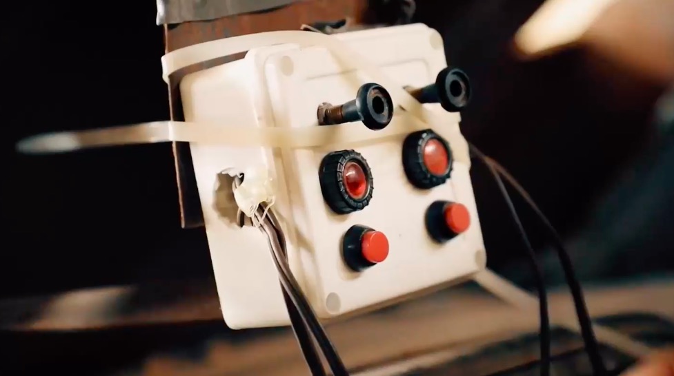 A standardized white box detonation mechanism, found in all SVBIEDs used by HTS.