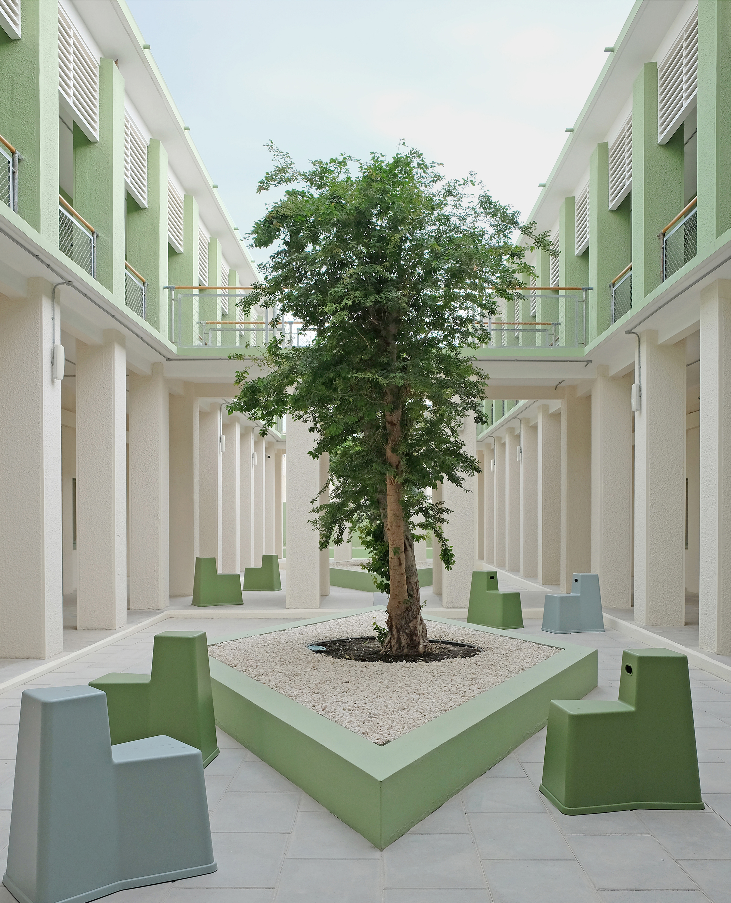 liwan-building-courtyard-chairs