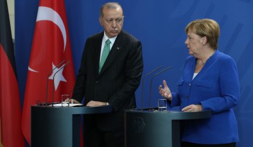 Recep Tayyip Erdogan and Angela Merkel at podium 