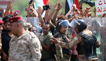 Iraqi citizens protest near Basra