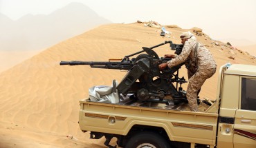 A Yemeni tribesman from the Popular Resistance Committees, supporting forces loyal to Yemen's Saudi-backed President, manoeuvrers a gun mounted on a pick up truck during fighting against Shiite Huthi rebels and their allies on June 30, 2017 in the area of Sirwah, west of Marib city.