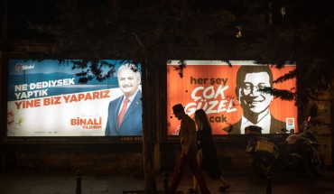  People walk past election posters of AK Parti candidate Binali Yildirim (L) and CHP Party, candidate Ekrem Imamoglu (R) during campaigning in the re-run of the Istanbul mayoral election on June 01, 2019 in Istanbul, Turkey. 