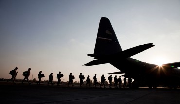 American soldiers board a US Airforce C130 at Baghdad Airport. 