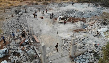 An aerial view taken on October 27, 2019 shows the site that was hit by helicopter gunfire which reportedly killed nine people near the northwestern Syrian village of Barisha in the Idlib province along the border with Turkey, where "groups linked to the Islamic State (IS) group" were present, according to a Britain-based war monitor with sources inside Syria. 