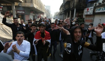 Iraqi protesters chant slogans during a demonstration in Baghdad's al-Rasheed street near al-Ahrar bridge on November 24, 2019. 