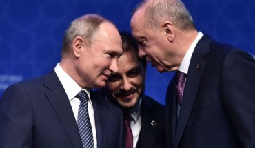 Russian President Vladimir Putin (L) and Turkish President Recep Tayyip Erdogan (R) speak as they attend an inauguration ceremony of a new gas pipeline "TurkStream" on January 8, 2020 in Istanbul.