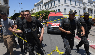 A suicide attack targeted police on the main street of Tunisia's capital morning, wounding a civilian and several police personnel, a police officer at the scene told AFP. (Photo by Fethi Belaid / AFP) (Photo credit should read FETHI BELAID/AFP via Getty Images)