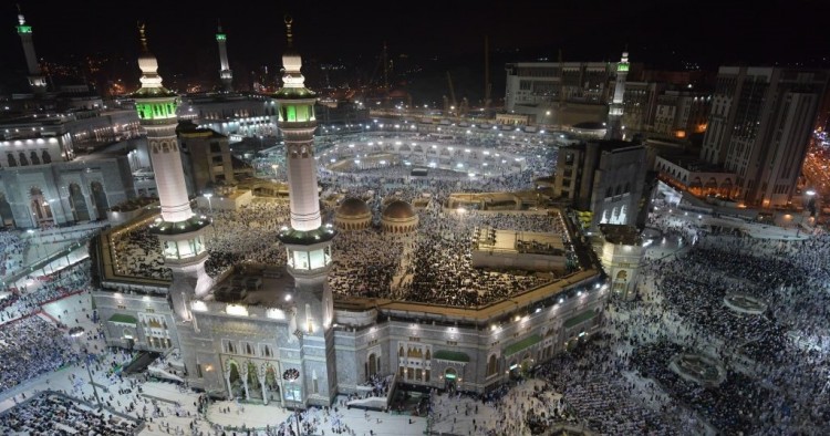  Muslim pilgrims gather at the Grand Mosque in Saudi Arabia's holy city of Mecca on August 7, 2019, prior to the start of the annual Hajj pilgrimage in the holy city. 