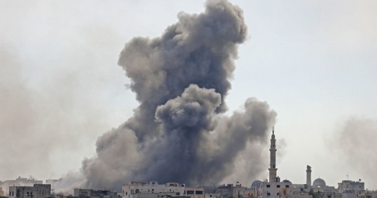 This picture taken on February 3, 2020 shows smoke plumes billowing in the Syrian village of al-Nayrab, about 14 kilometres southeast of the city of Idlib in the northwestern Idlib province, during bombardment by Syrian government forces and its allies.