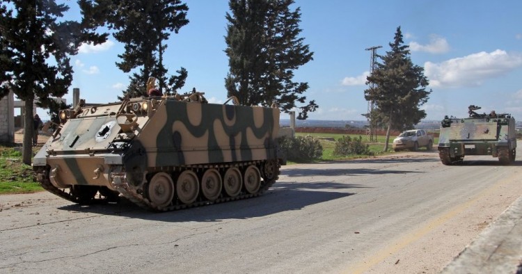 Turkish-backed Syrian opposition forces deploy on the eastern neighbourhood of Saraqeb, east of Idlib in northeastern Syria, on March 2, 2020. 