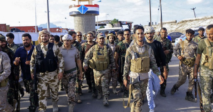 Fighters with Yemen's separatist Southern Transitional Council (STC) deploy in the southern city of Aden, on April 26, 2020, after the council declared self-rule in the south. - Yemeni separatists declared self-rule of the country's south as a peace deal with the government crumbled, complicating a long and separate conflict with Huthi rebels who control much of the north. (Photo by Mohamed Abdelhakim / AFP) 