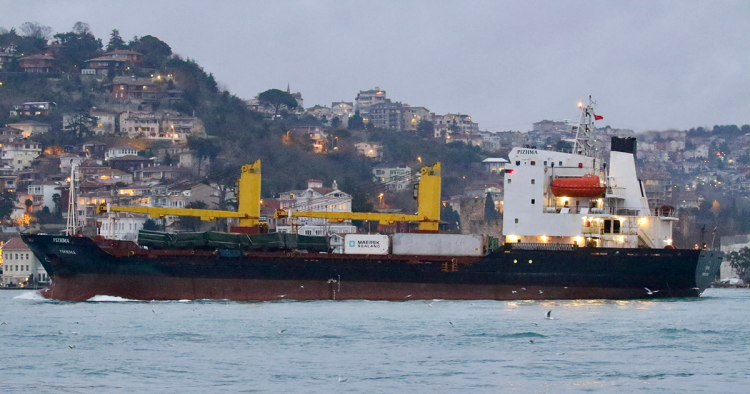 Photo by Yörük Işık: Russian Ministry of Defense-owned Oboronlogistika’s cargo vessel Pizhma.