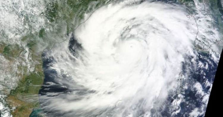 write a case study of cyclone and thunderstorm in india