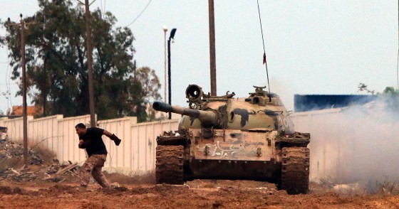 Soldiers from the Libyan National Army, led by General Hifter, advance towards the area of Qanfudah, south of Benghazi, on November 30, 2016, after they retook the area from jihadist fighters.