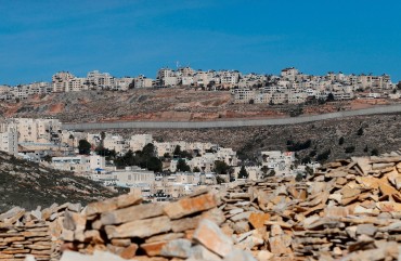 A picture taken on January 27, 2020 shows Israel's controversial concrete barrier (C) separating the Jewish settlement of Neve Yaakov (foreground) in the northern part of east Jerusalem and the Palestinian area of al-Ram (background) in the occupied West Bank.