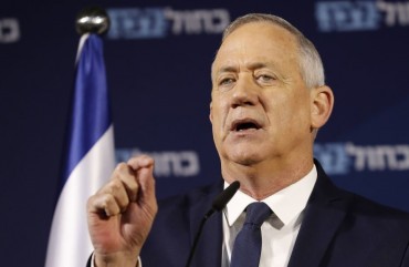 Retired Israeli General Benny Gantz, one of the leaders of the Blue and White (Kahol Lavan) political alliance, gives a press conference in Tel Aviv on January 25, 2020.