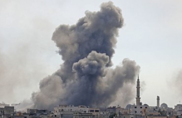 This picture taken on February 3, 2020 shows smoke plumes billowing in the Syrian village of al-Nayrab, about 14 kilometres southeast of the city of Idlib in the northwestern Idlib province, during bombardment by Syrian government forces and its allies.