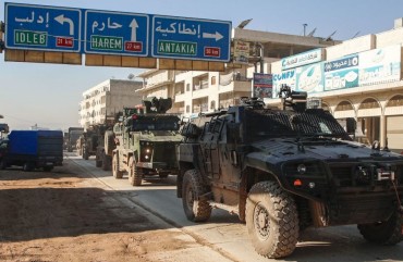 A Turkish military convoy of tanks and armoured vehicles passes through the Syrian town of Dana, east of the Turkish-Syrian border in the northwestern Syrian Idlib province, on February 2, 2020.