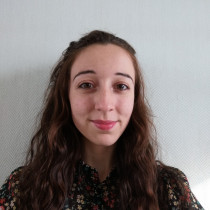 Chloe Bernadaux Profile Image